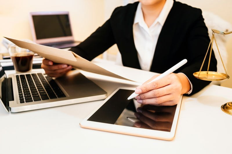 Contratos dignos entre la población activa más joven.